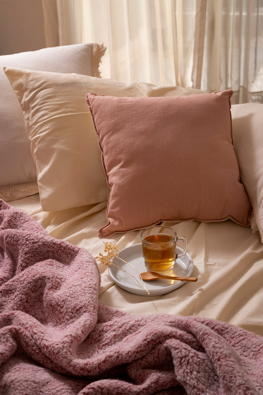 How to Choose the Perfect Chunky Knit Blanket for Your Home.