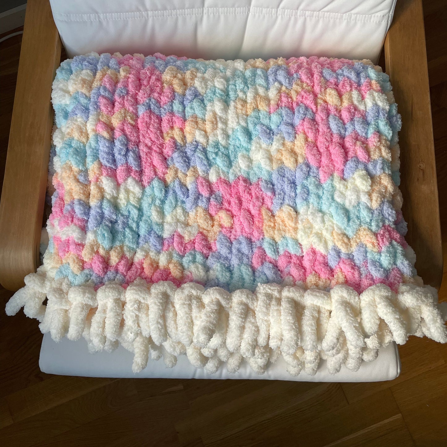 Marshmallow | Finger-Knitted Blanket