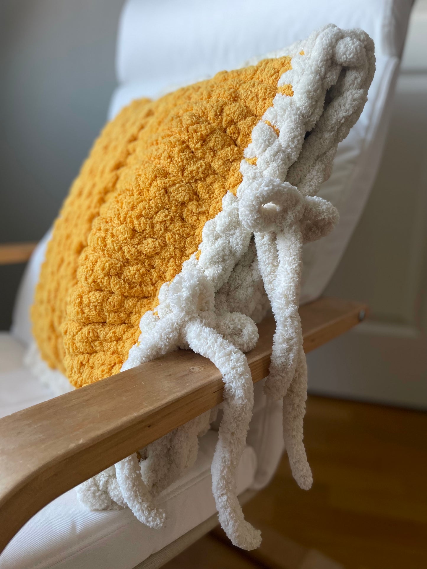 2 in 1 California Cushion Cover | Finger-Knit